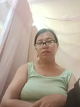 Chilly-wet live cam on StripChat