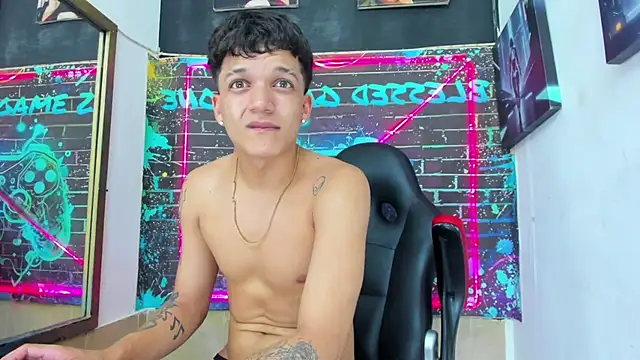 Apolo_Blessed live cam on StripChat