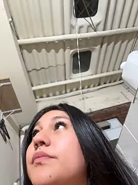 Emily_Gomezz live cam on StripChat
