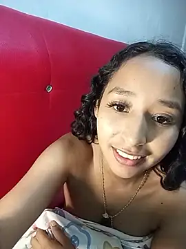bella_chocolate live cam on StripChat