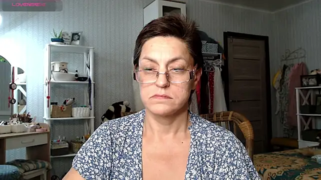 BloomingAllure live cam on StripChat