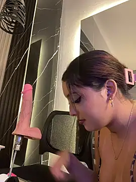 Sara_Rousex live cam on StripChat