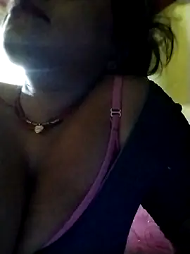 Ravina_saxy live cam on StripChat
