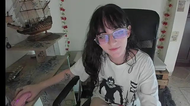 AfroditaLeclair live cam on StripChat
