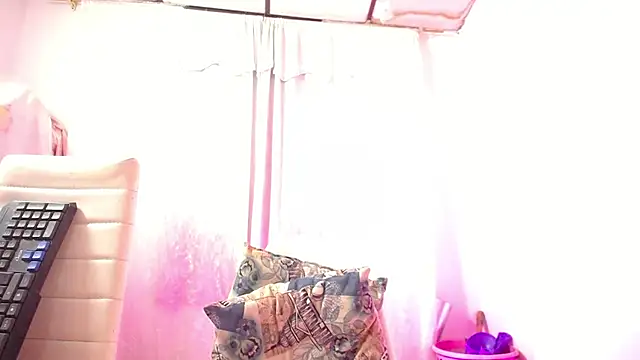naughtyavaa live cam on StripChat