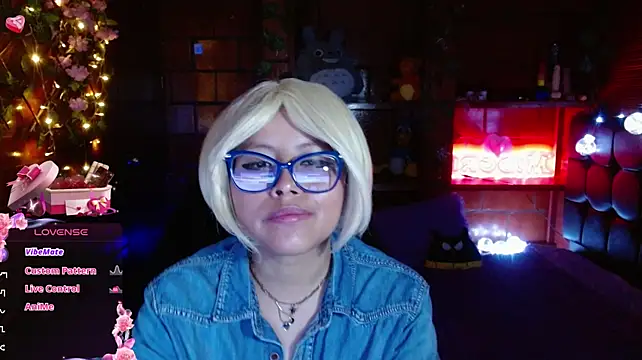 MidoriQuiinn live cam on StripChat
