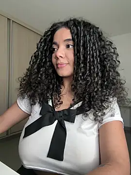 Curlyierr live cam