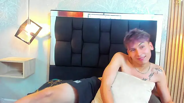 Damon_wolfe live cam on StripChat