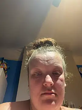 busty-bella1 live cam on StripChat