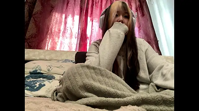 WillenaNecessary live cam on StripChat