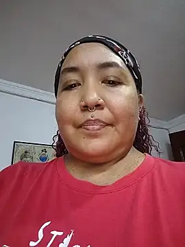 CurvyHeat live cam on StripChat