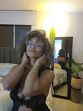 BiiancaEstradaa live cam on StripChat