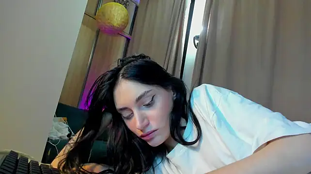 Lesyalisss live cam on StripChat