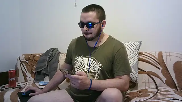 WildBoar_69 live cam on StripChat