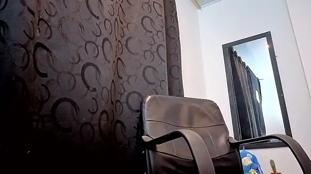 Noha-Wolf live cam on StripChat