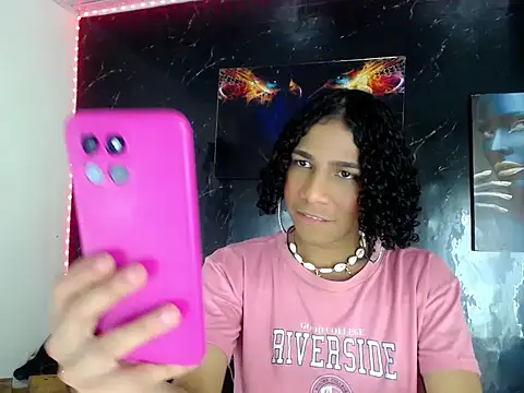 Brittany_Queen_ live cam on StripChat