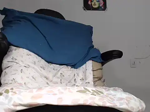 pamelabigcock69 live cam on StripChat