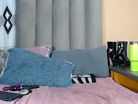 sexiestchocolate (F teen) - VIBE MY CLIT TILL I SQUIRT