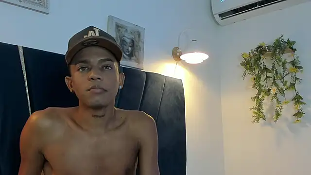 Nico_cum18 live cam on StripChat