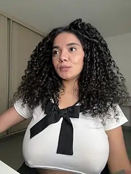 Curlyierr live cam