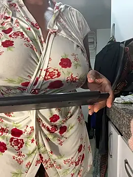 lirarusso (F milf) - sexo squir