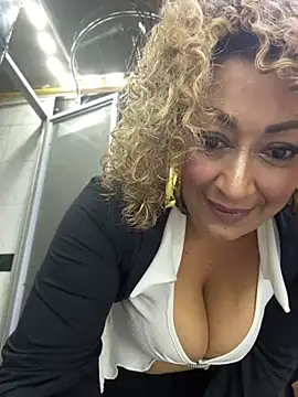 Katti_Barrera live cam on StripChat