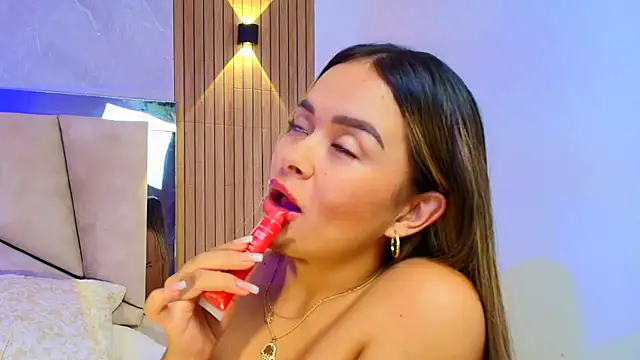 Natalyefoster live cam on StripChat