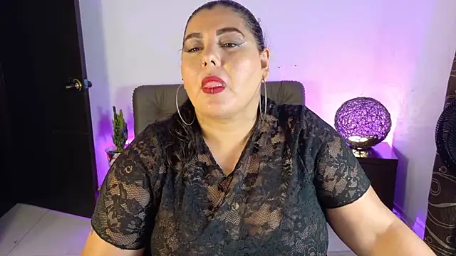 AndreaKinky live cam on StripChat