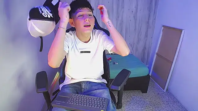 hot_athletes_ (M twink) - show cum