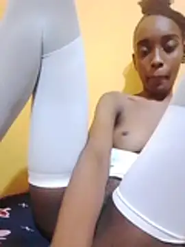 Seductivelara live cam on StripChat