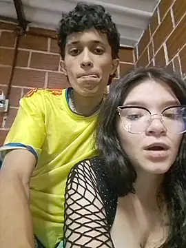 moonlight-couple live cam on StripChat