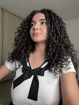 Curlyierr live cam