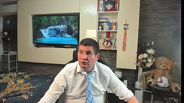 SpartacusDaddy48 live cam on StripChat