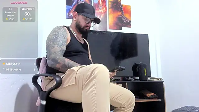 Ethan_Castellano live cam on StripChat
