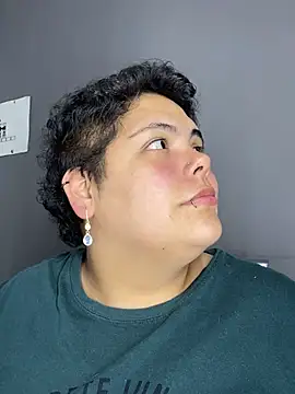 Hailey_Curvy