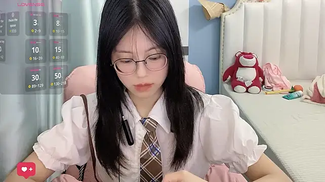 Luna-666 live cam on StripChat