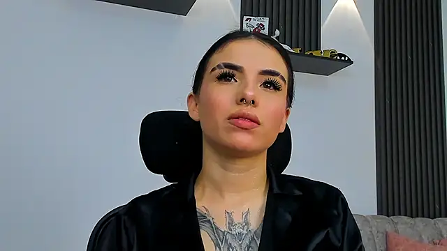 isabella_hv live cam on StripChat