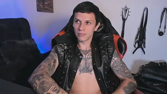 Masterdave7 live cam on StripChat