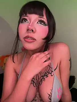 yukimura_kitty live cam on StripChat
