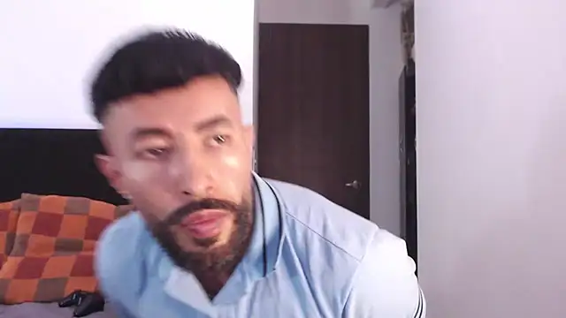 andrea_de_lucaa live cam on StripChat
