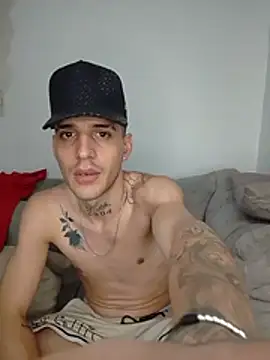 MaxHornyLatin live cam on StripChat