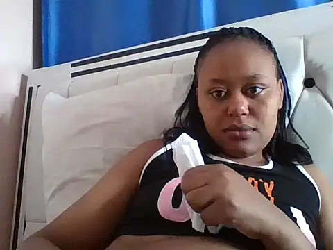 IvoryMuseElara live cam on StripChat