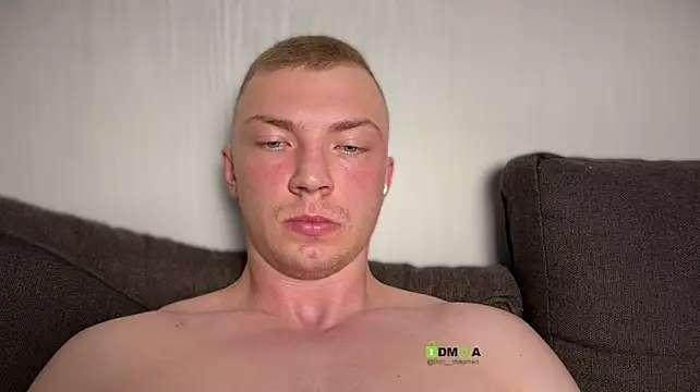 iron__chap live cam on StripChat