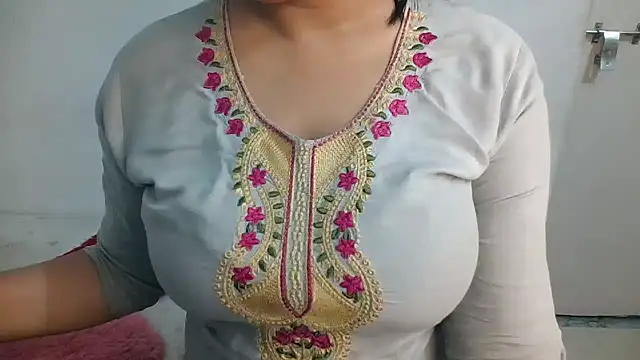 nayra7 (F young) - turn around in panty