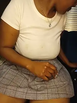 bottyangelxx1 (F milf) - SPREAD PUSSY IN DOGGY