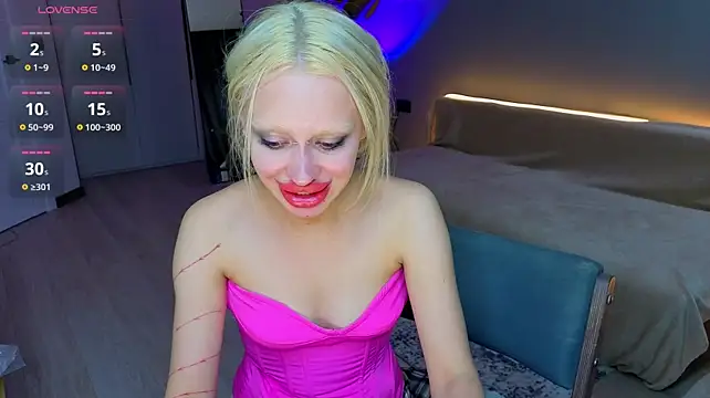 Luna_Beverly live cam on StripChat