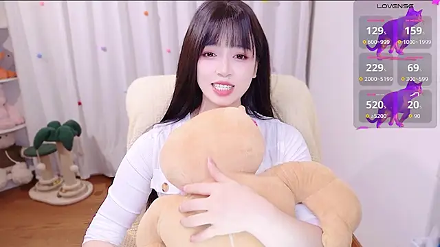 August_cat live cam on StripChat