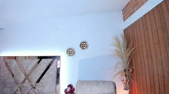 AGATHAA_WHITE live cam on StripChat