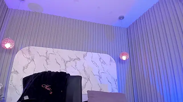 AbrilBloom live cam on StripChat