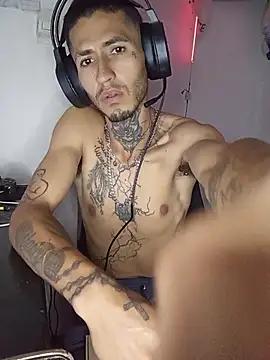 Tattoboy19cm live cam on StripChat